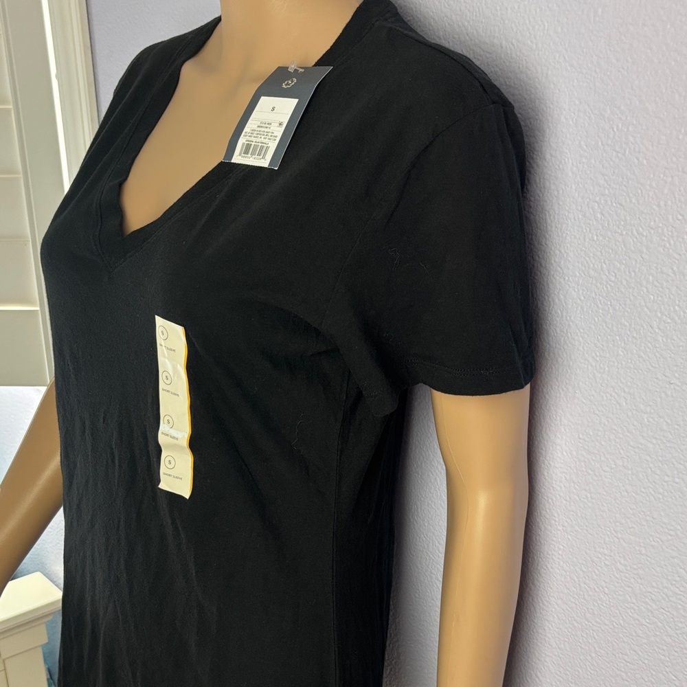 Universal Thread Black V-Neck Short Sleeve 100% Cotton Tee - Picture 5 of 6